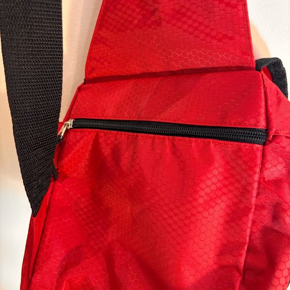 HEYS Travel Mate Crossbody Multiple Pockets & Compartments Adjautable Strap NEW - Picture 11 of 13